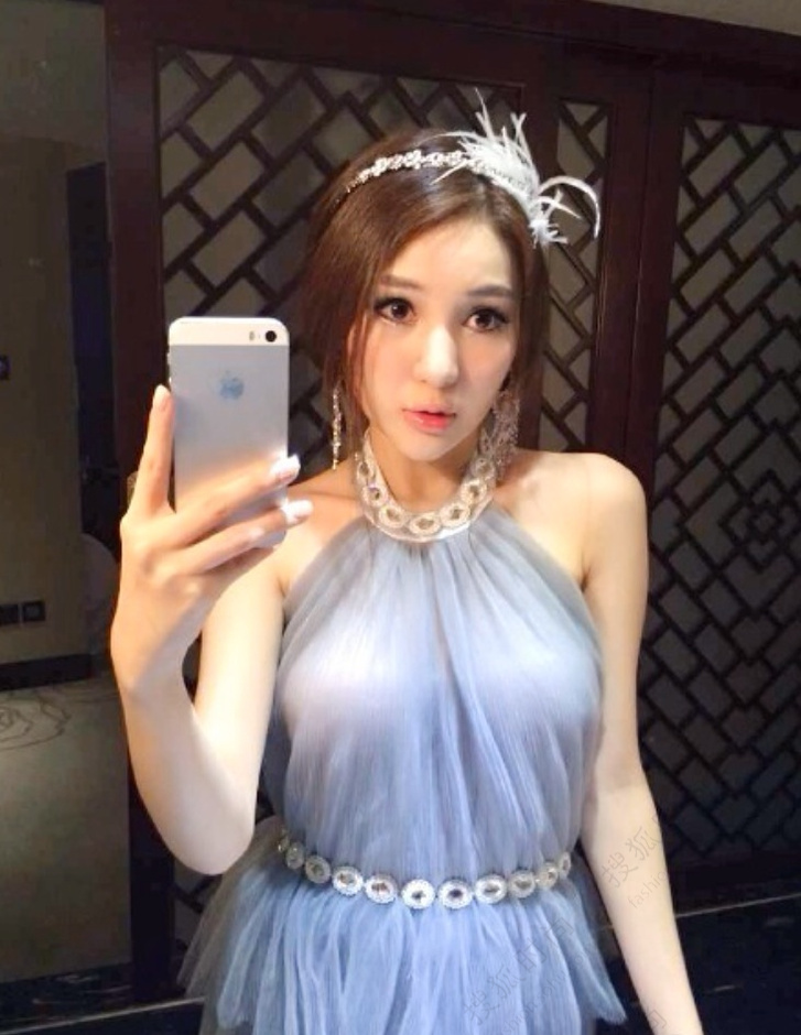 郭美美拍电影骑马剧照外泄扮清纯震撼穿手球婚纱比赛中国锦标赛图片