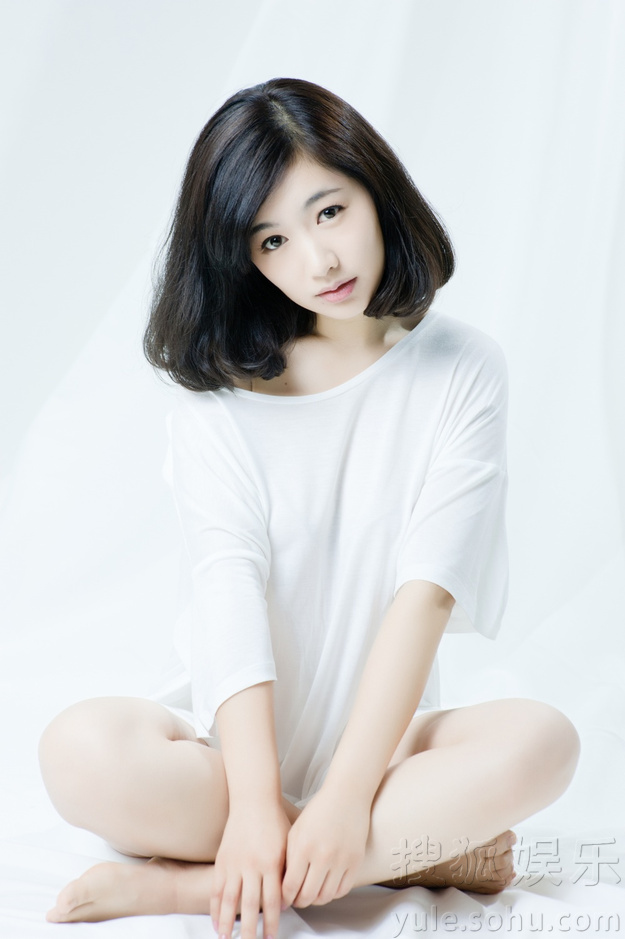 白色唯美如女神 搜狐娱乐讯 一向以可爱清纯形象示人的青年演员李明珠