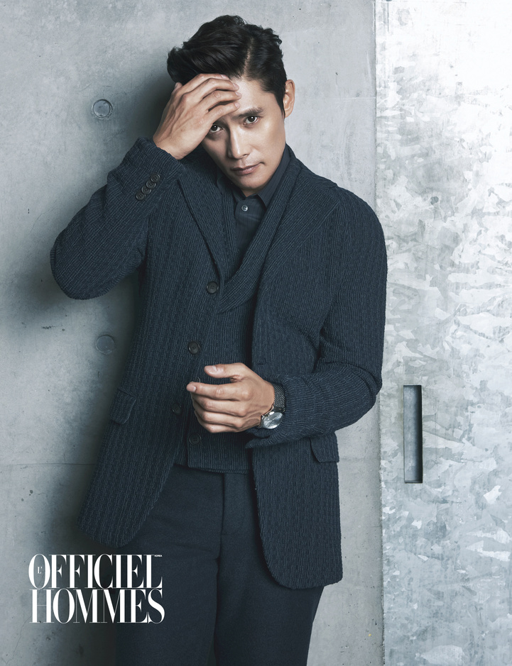 演员李秉宪拍时尚写真 深邃眼神男人味十足