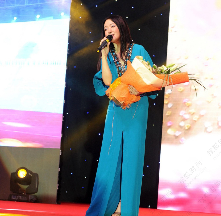 杨钰莹胖成"宽屏大妈"