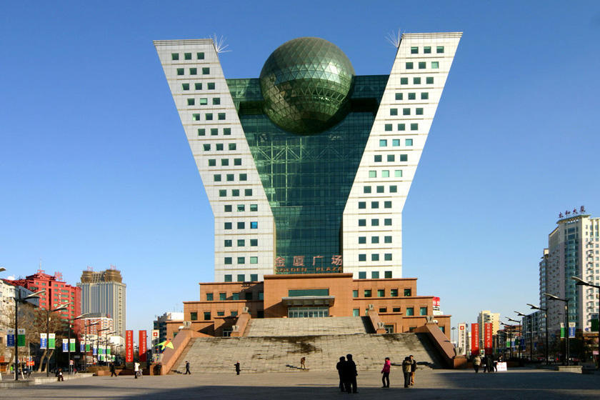 沈阳金厦广场是沈阳地标式建筑,曾经入选2011中国十大丑陋建筑前2强 