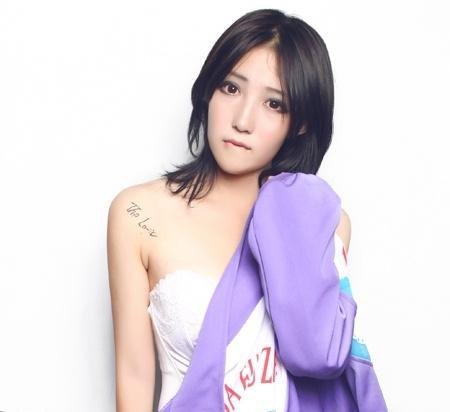 中学生拍摄校服写真图片