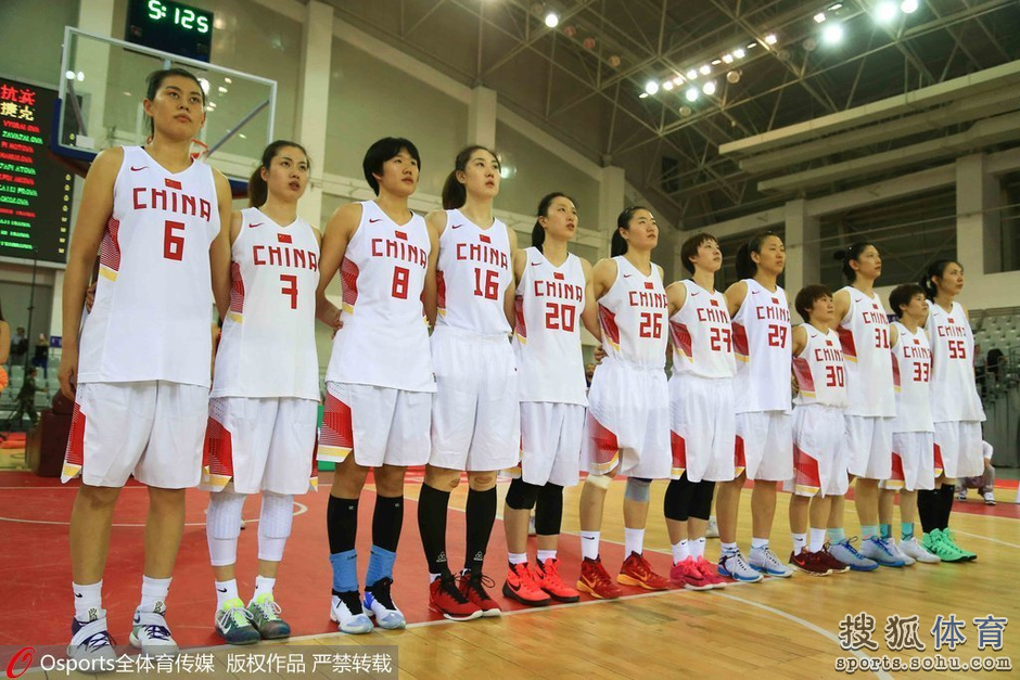 高清组图:锡林浩特四国女篮对抗赛 中国VS捷克