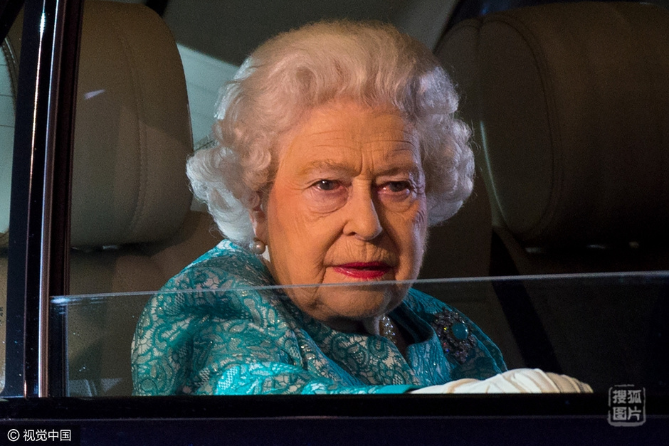  英女王 举行90岁 生日庆典  现场晒出结婚照