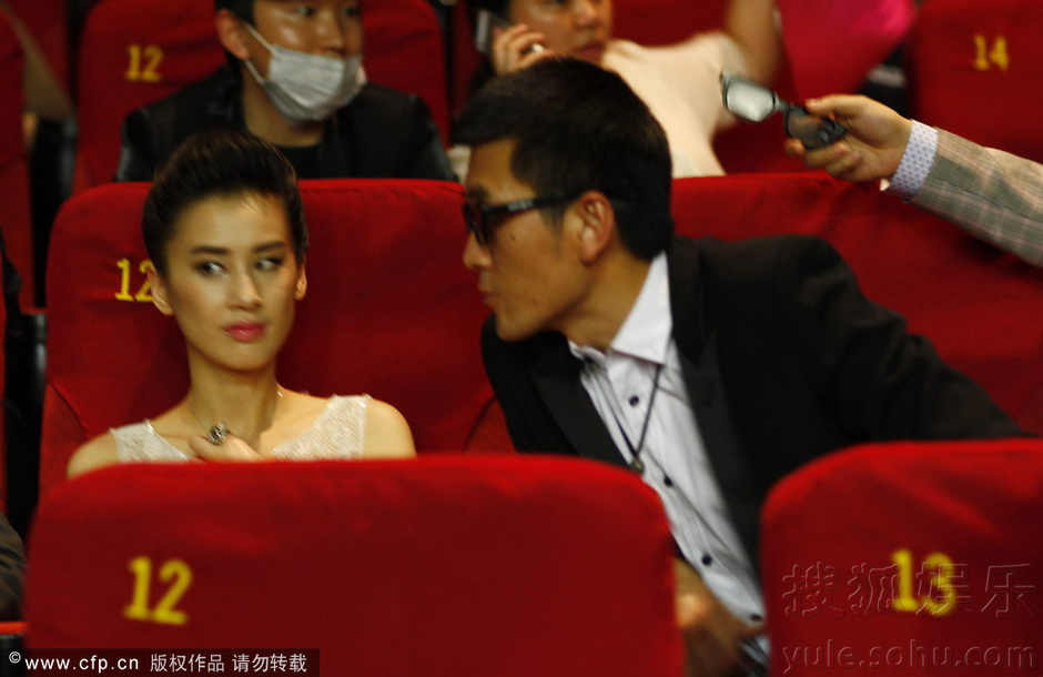 黄圣依杨子影院同看电影 暧昧交谈嬉笑不避绯闻6538137-娱乐频道图片库-大视野-搜狐