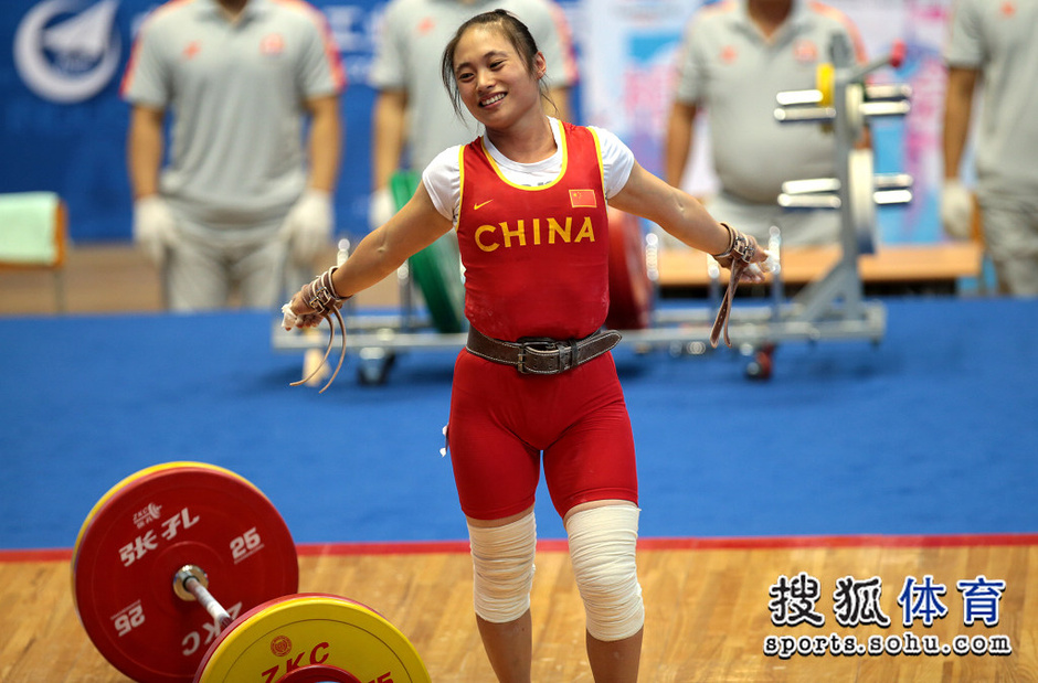 北京时间9月3日,在沈阳工业大学体育馆进行的2013年辽宁全运举重游泳计时手环图片