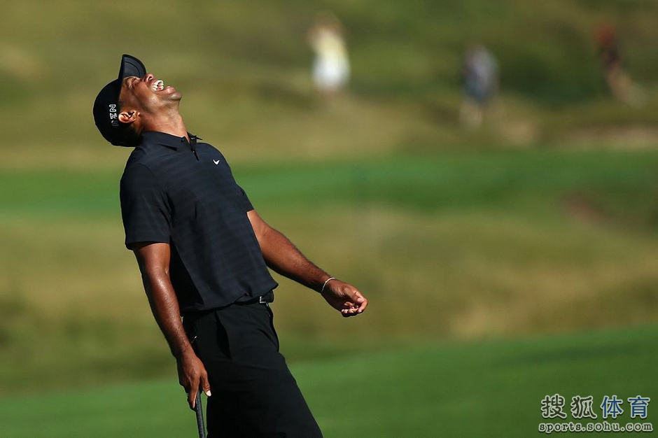 高清图:PGA锦标赛练习轮第三天 伍兹仰天大笑-体育图片库-大视野-搜狐