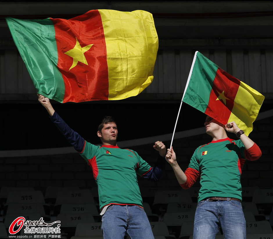 ( 1/ 26) 分享到责编:曾思纯                 喀麦隆国旗飘扬 编辑