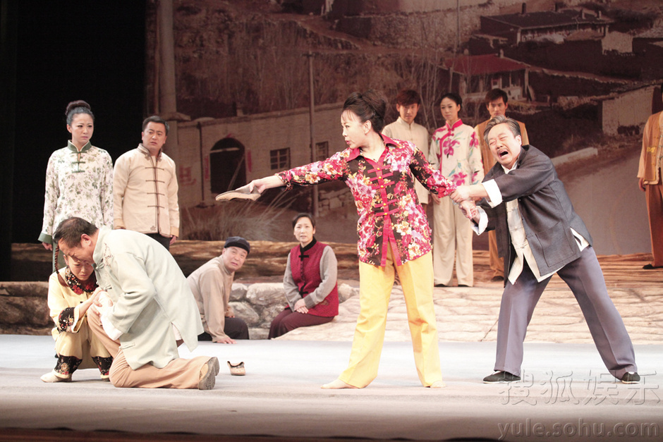 全国地方戏剧目展演二人台《花落花开》剧照6