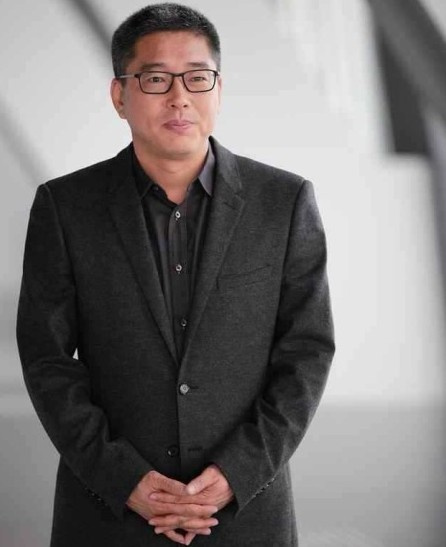 微博故事会:李毅动情告别 恒大神海报引发热议