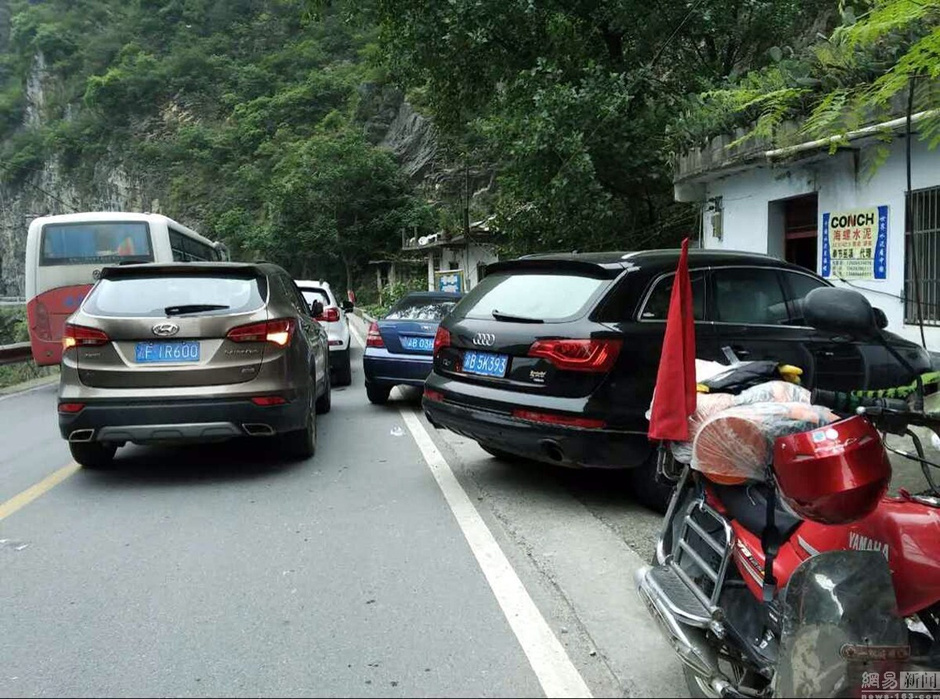 重庆老人家里挖出鱼泉 汛期涌出数百斤鱼 2015年6月22日,重庆巫溪