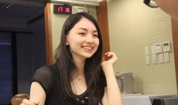 围棋界第一美女黑嘉嘉走红 高颜值逆天