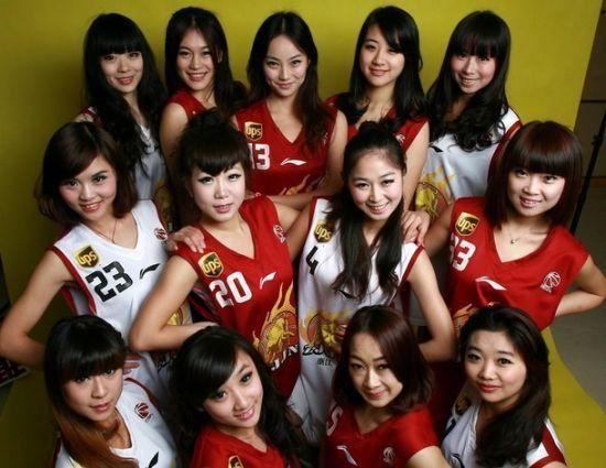 全学生妹拉拉队走红 清纯萌系惹人爱