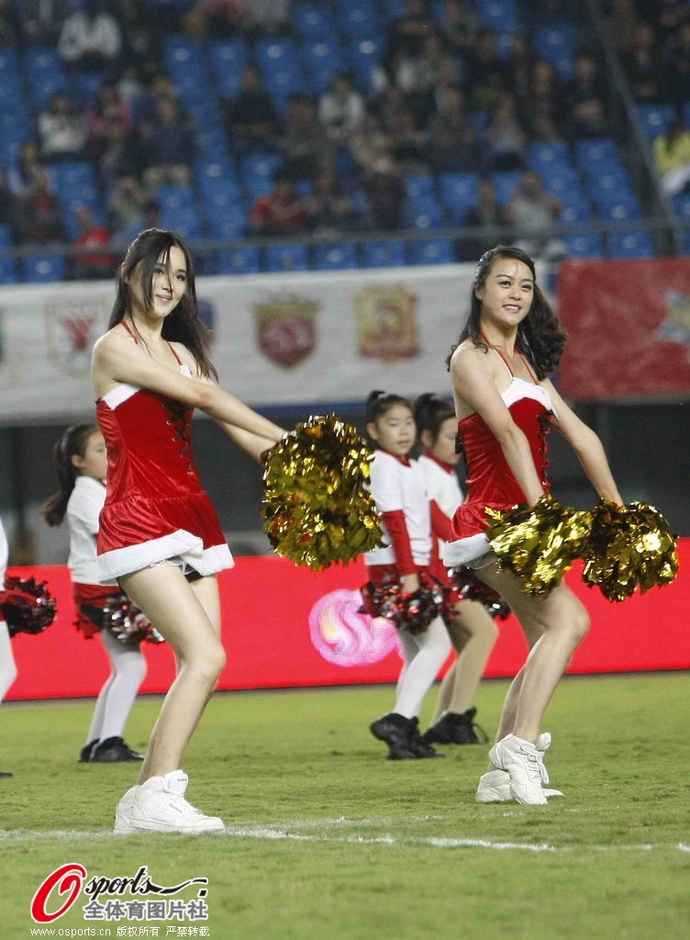 高清:申鑫保级战美女热舞长腿宝贝露背秀香肩