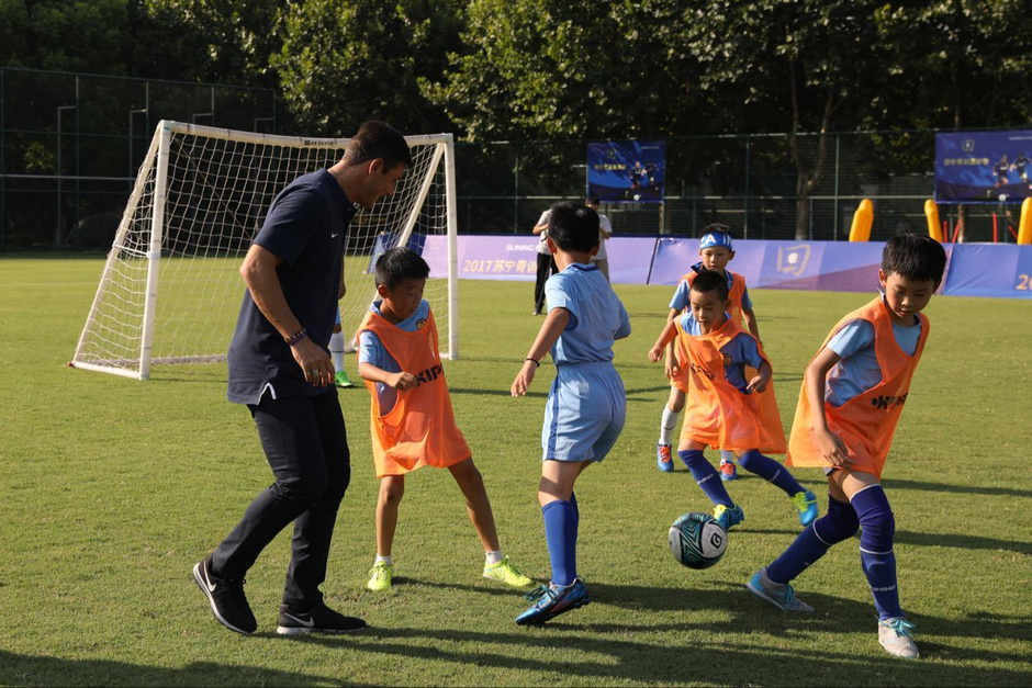 组图:苏宁青训嘉年华展开 萨内蒂指导中国儿童9079041-体育图片库-大视野-搜狐