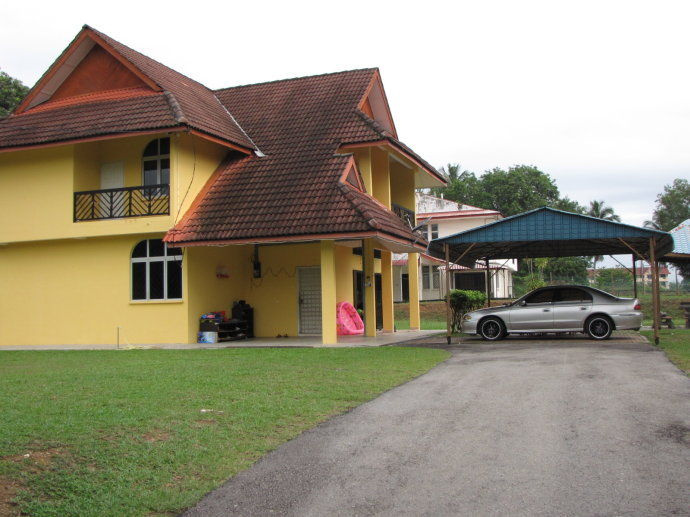 马来西亚农民超有钱 住别墅开奔驰7001045-焦