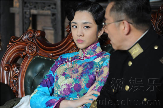 王晓晨新剧造型被赞 旗袍洋装军装件件hold住