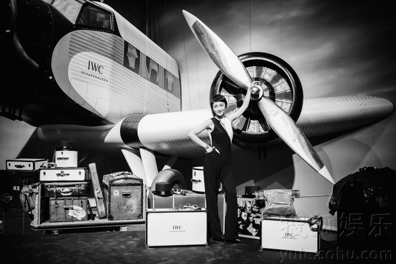  周迅帅气现身瑞士 _红高粱周迅替身照片_周迅