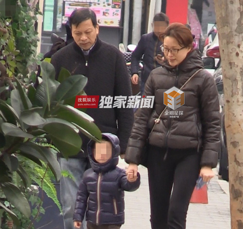 董卿素颜携子买新衣 她的春节比谁都早 (组图)