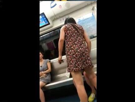 成都地铁打人女图片