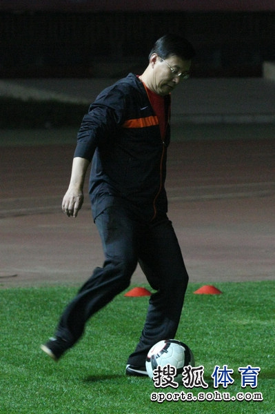 中超16强老板大起底:恒大老板最有钱 谁官最大