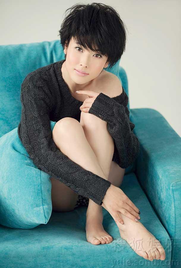 杨明娜初秋写真 率性短发还原清新本色