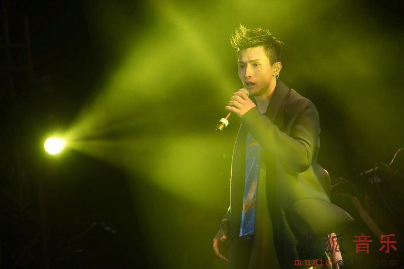 陈柏宇澳门演唱会开唱 喜获最优秀跃进歌手奖
