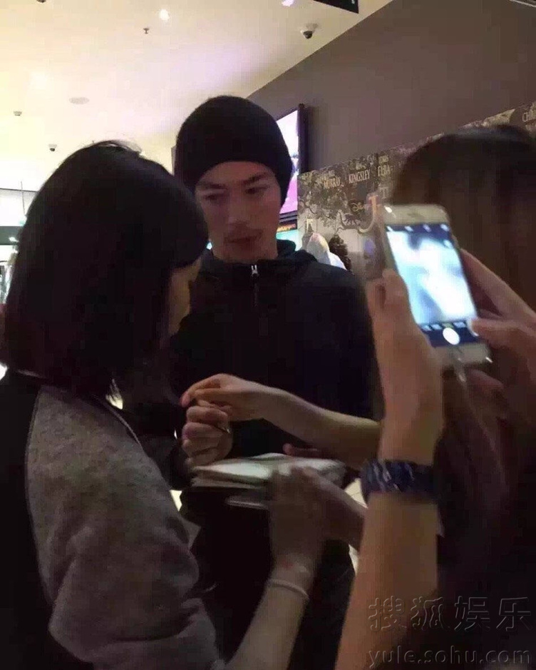  霍建华惊现悉尼 !据说全城华人都坐不住了 - 粉