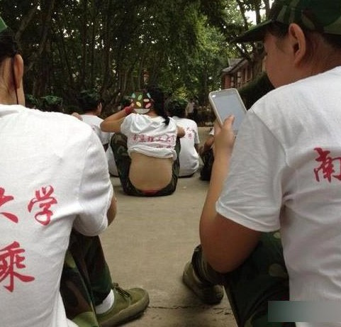 美女你的尺度太大我不敢直视-Wap频道图片库