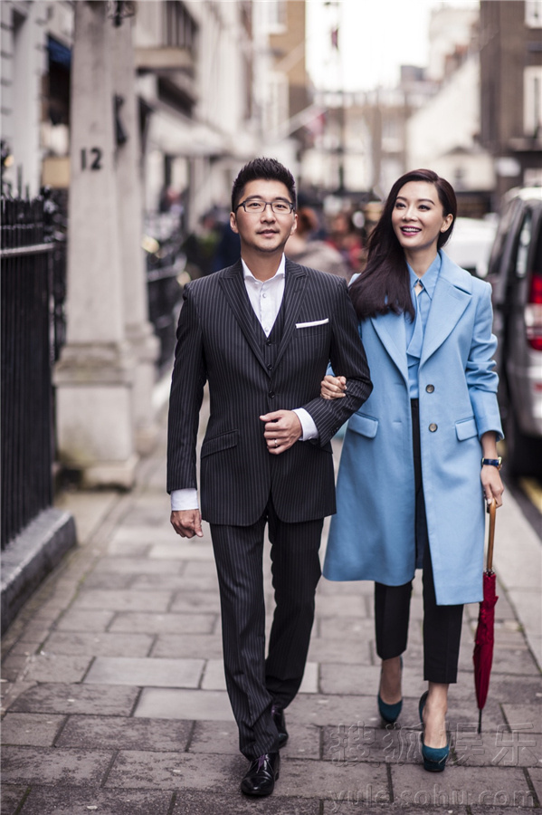 陈数夫妇携手登封面 漫步伦敦恩爱相依尽显甜