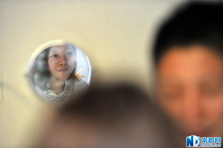 <em>我要</em>成名:打工<em>妹</em>多次整形5766453-新闻图片库