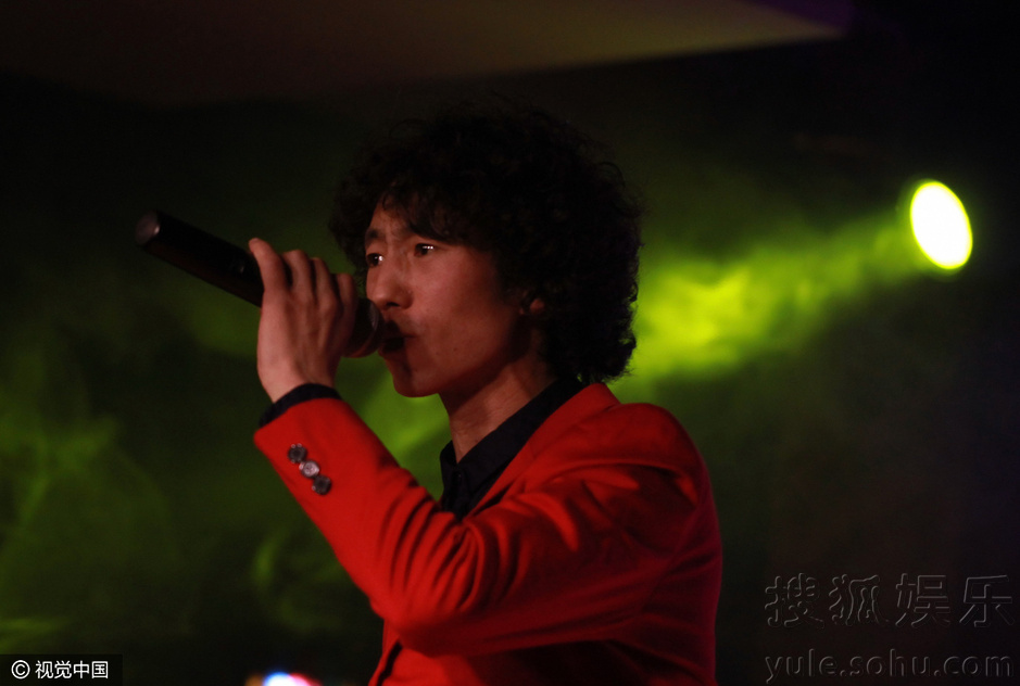 《我的滑板鞋》原唱庞麦郎巡演 不到50人观看