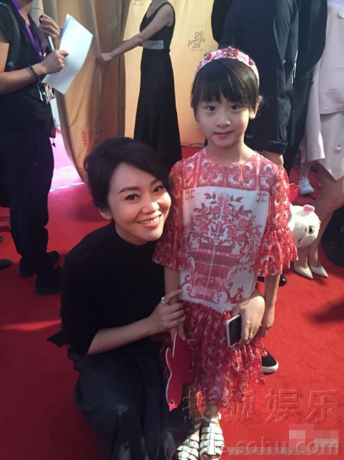 叶一茜带森碟母女装亮相红毯 田亮哭诉被抛弃图片