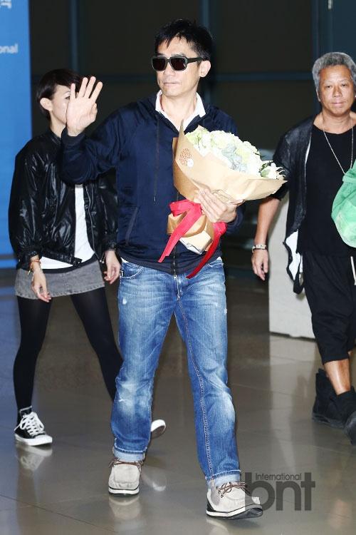 章子怡梁朝伟访韩参加