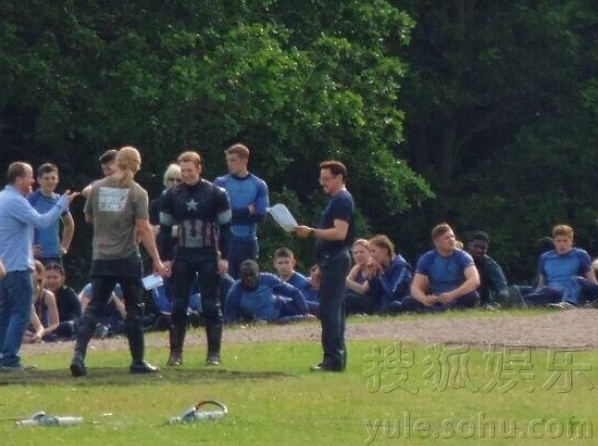 《复联2》片场照曝光 雷神美队钢铁侠并肩675