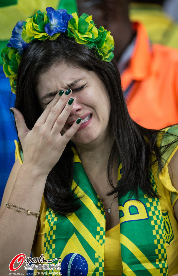 高清图:那些年的世界杯 被德国队虐哭的球迷们