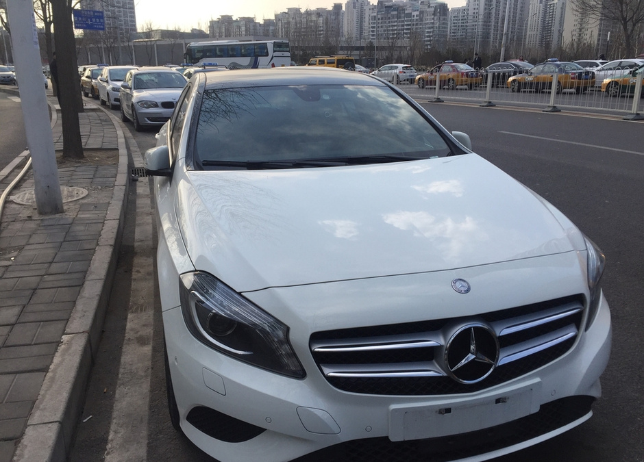 北京违停避罚款新花样 上班卸车牌下班装-汽车