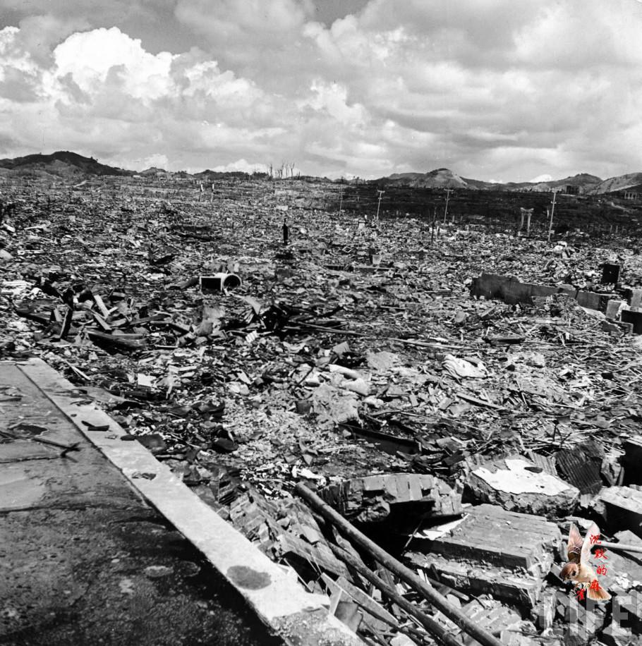 弹是侵略中国的报应原子弹广岛长崎报应侵略; 被原子弹袭击过的日本