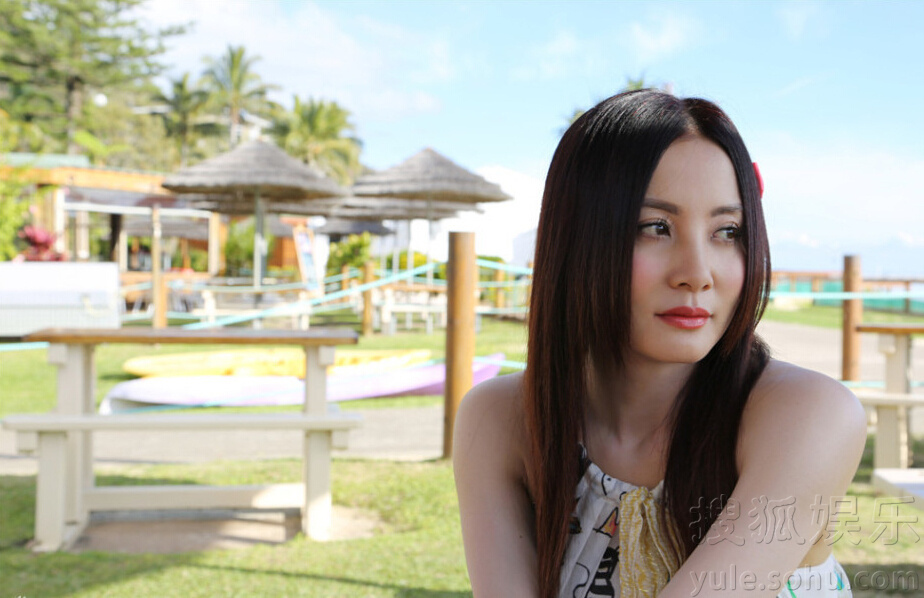 陶虹海外度假私照<em>曝光</em> <em>穿</em>白裙尽显俏皮-娱乐频