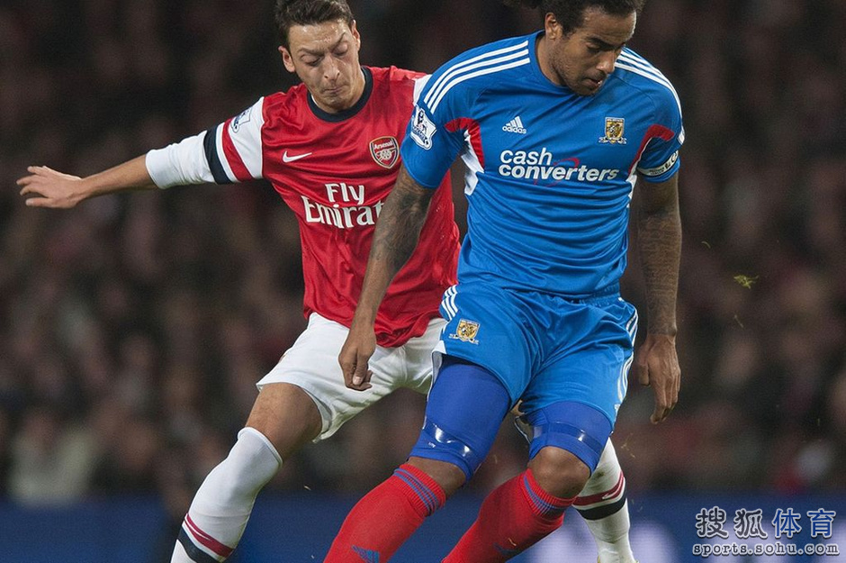 高清:自信帝霸气凌空风神腿 厄齐尔被摔倒栽葱