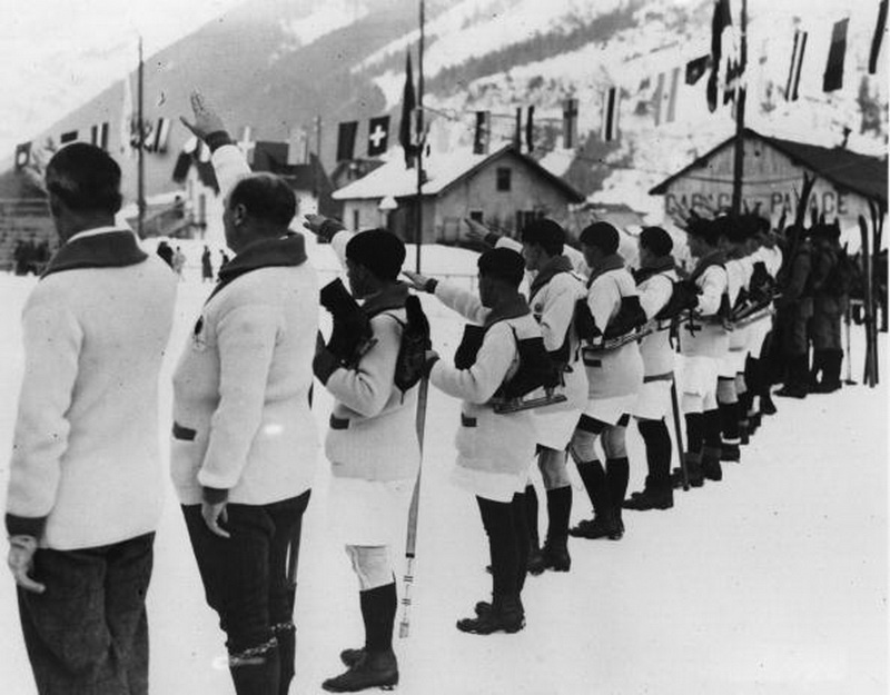 老照片:1924年首届冬奥会 奥运会前的冰雪表演