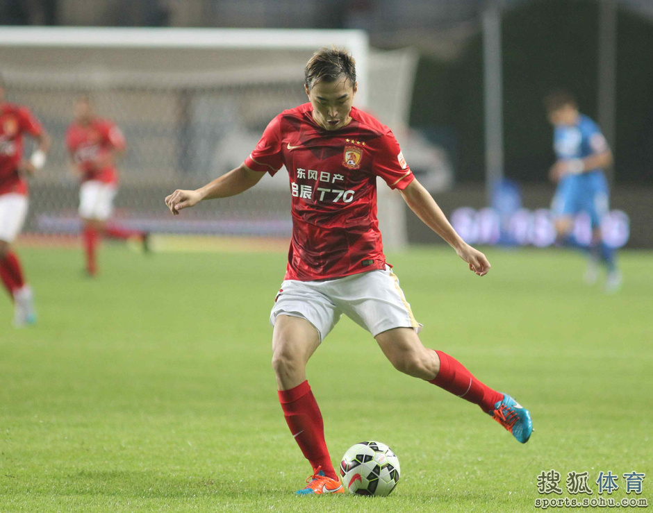 高清图:恒大2-1客胜富力 邹正贡献绝杀疯狂庆祝