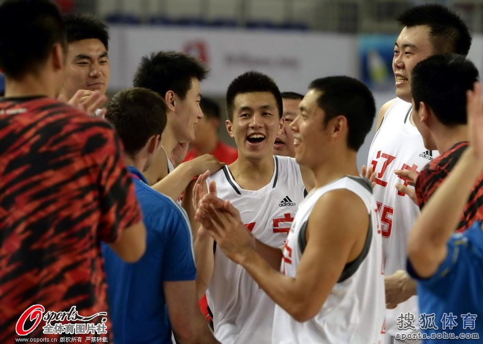 高清:辽宁争议胜山东回放 巩晓彬露出诡异微笑