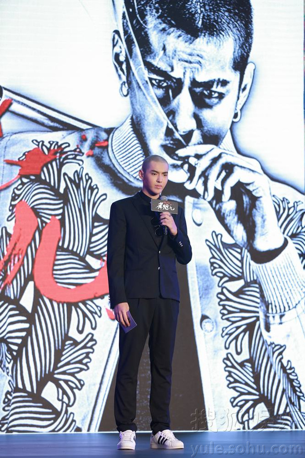 冯小刚评吴亦凡:叫小鲜肉有点色情,该称小爷儿