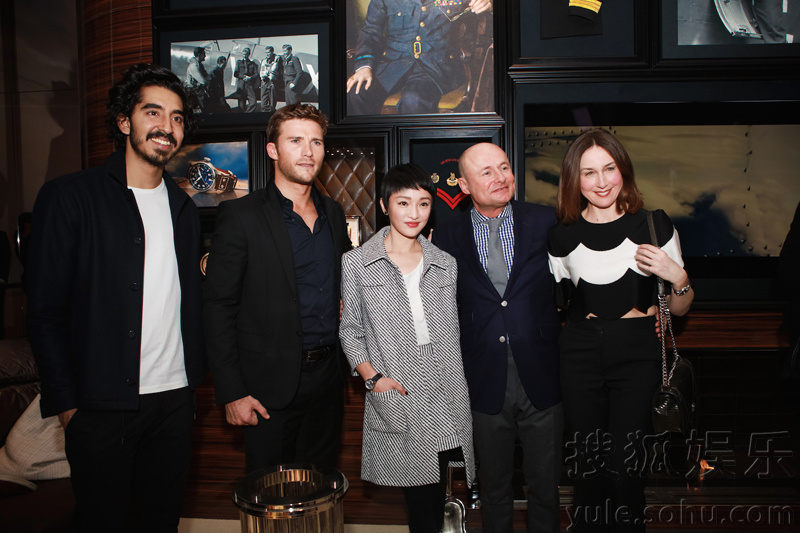  周迅帅气现身瑞士 _红高粱周迅替身照片_周迅