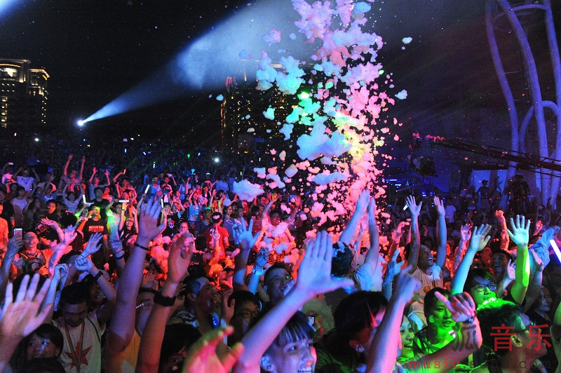 <em>张惠妹</em>2014偏执面<em>演唱</em>会 三万<em>人</em>起舞high翻天