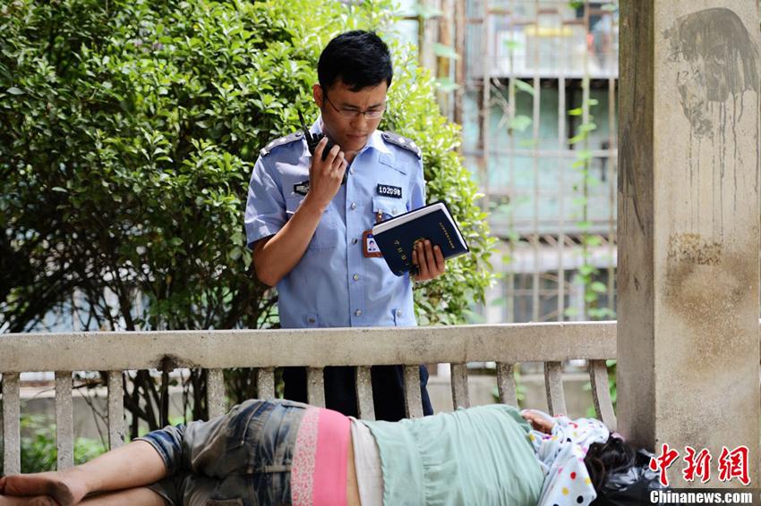 郑州海归少女街头流浪 曾在电视台工作52421