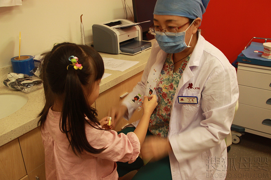 实拍:儿童看牙全过程5532465-母婴图片库