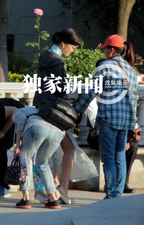 独家:应采儿拍戏穿旗袍展曲线 表情帝技压全场
