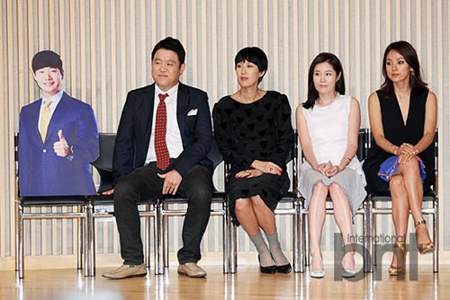 李孝利金九拉等出席《MAGIC EYE》发布会-娱